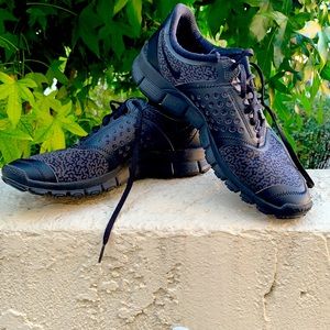 Nike,black sneaker sz11